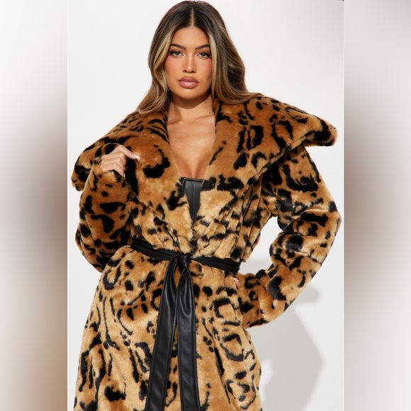 NWT Fashion Nova Glam Life Faux Fur Coat
1X - Picture 4 of 15